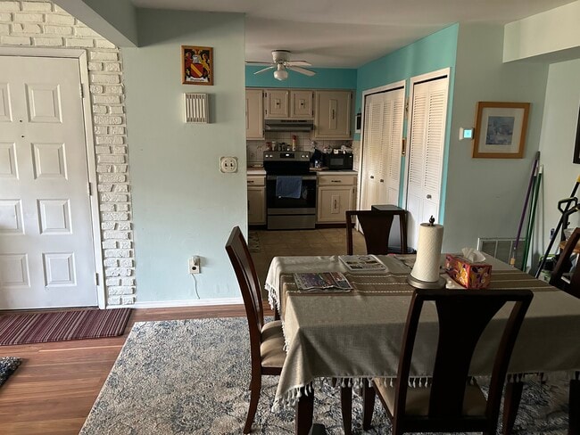 Photo - 236 Springmeadow Dr Unit H