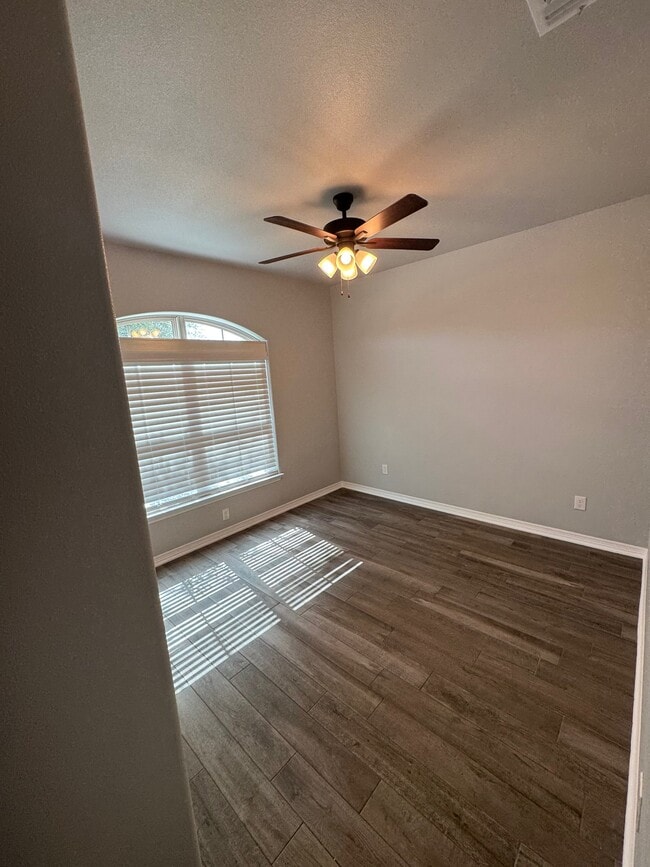 1915 Rustic Manor Dr