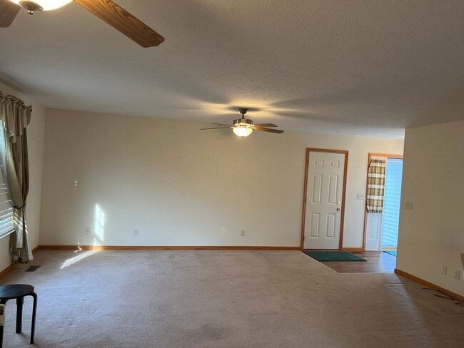 Building Photo - Move in Ready!!! 3 Bedroom 2 Bath Sherman!!