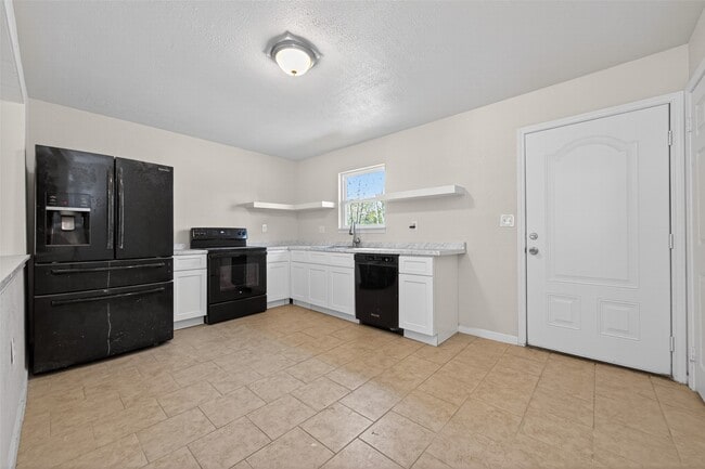 Photo - 140 Marie St