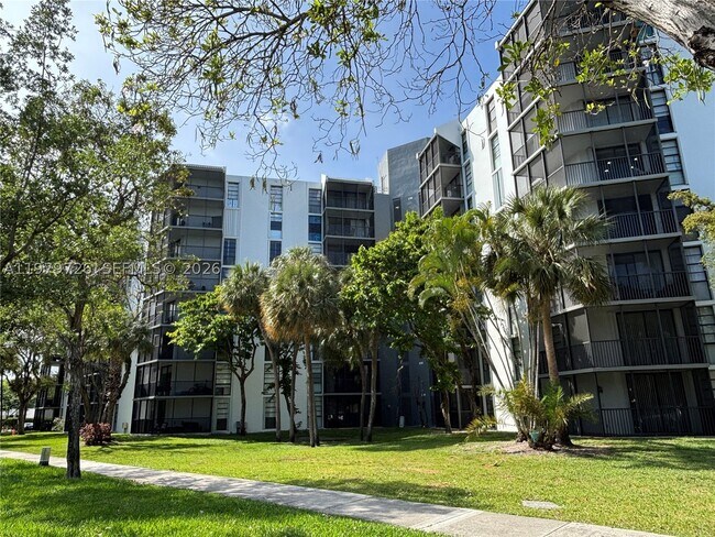Building Photo - 3301 N Country Club Dr Unit 211