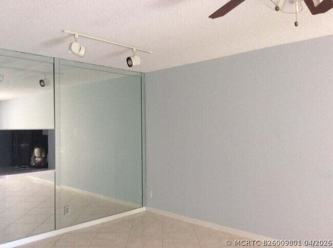 300 NE 26th Ave Unit 1040