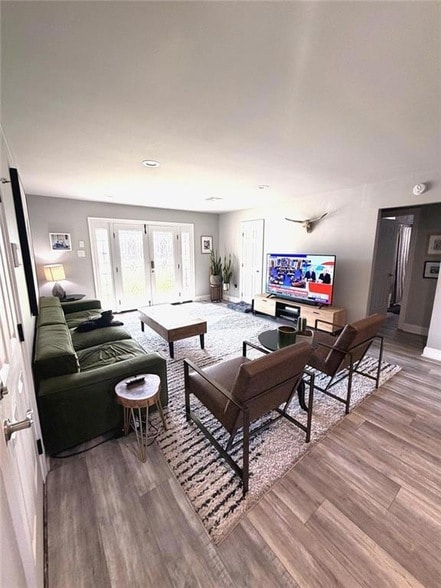 Photo - 4704 Jeannette Dr