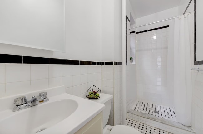 Photo - 341 E 79th St