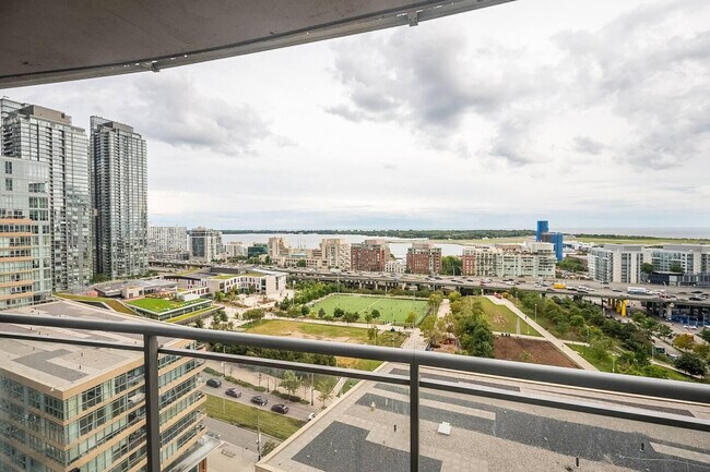 Photo - 462 Front St W Unit ID1037035P