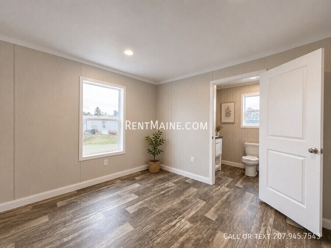 Photo - 131 D St