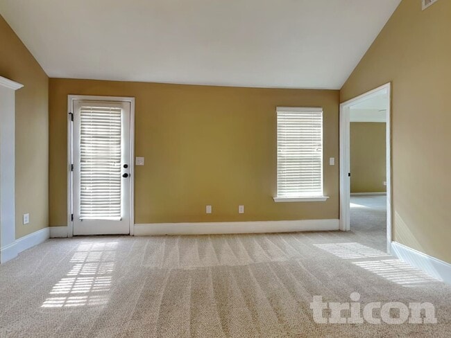 Photo - 1339 Royal Oak St