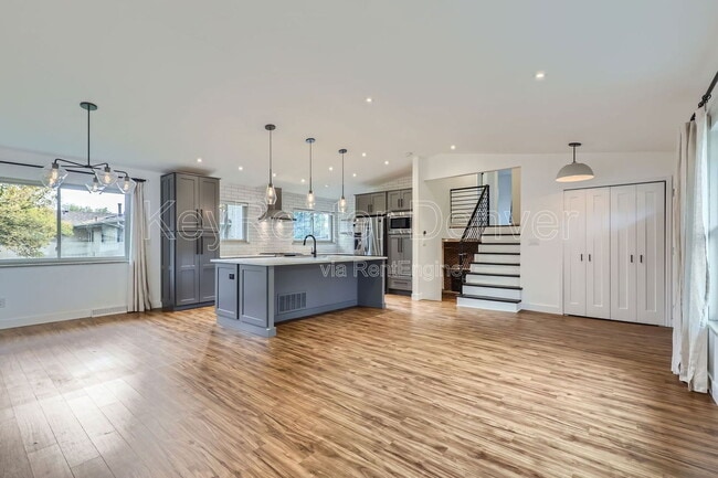 Photo - 5802 Queen St