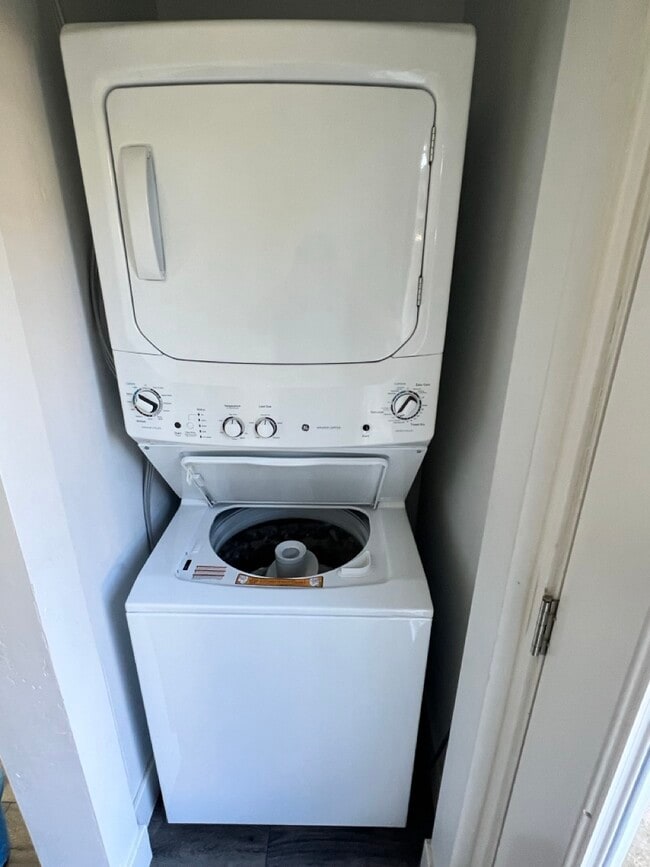 In-Unit washer/dryer - 4960 34th St