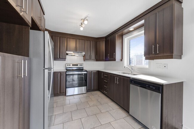 Photo - 514 Plateau Boulevard Unit 1