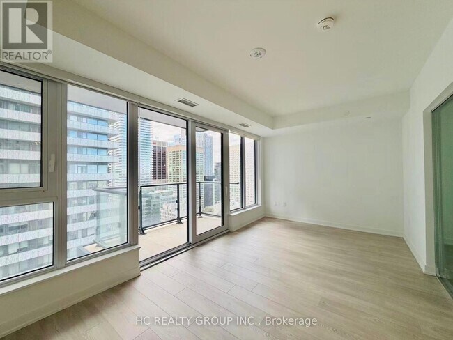 Photo - 634 Church St Unité 3002