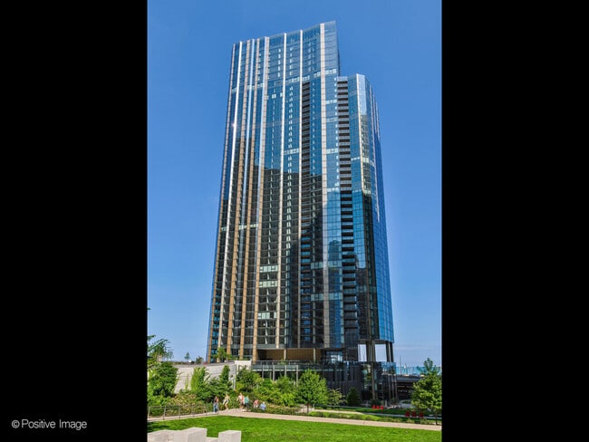 Building Photo - 211 N Harbor Dr