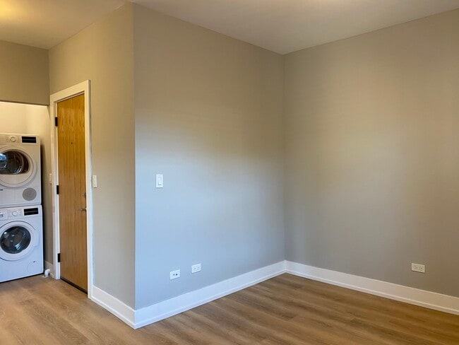 Photo - 3925 N Janssen Ave Unit E1