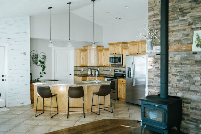 Photo - 1891 Kinghorn Rd