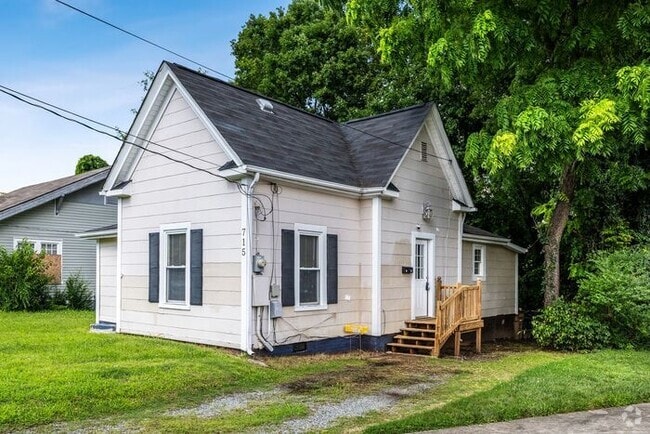 Building Photo - UNCG area with 3 bedrooms and 1 bath, Cent... Rental