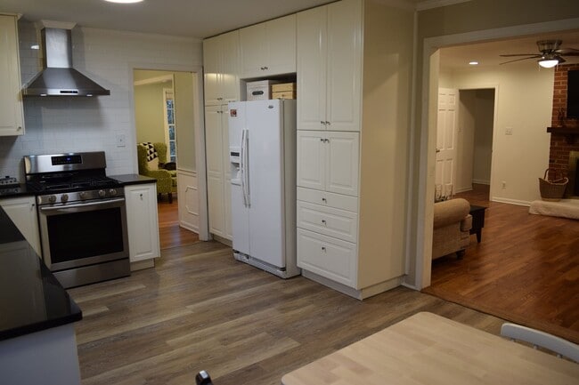 Photo - 4 bedroom British Woods Rental