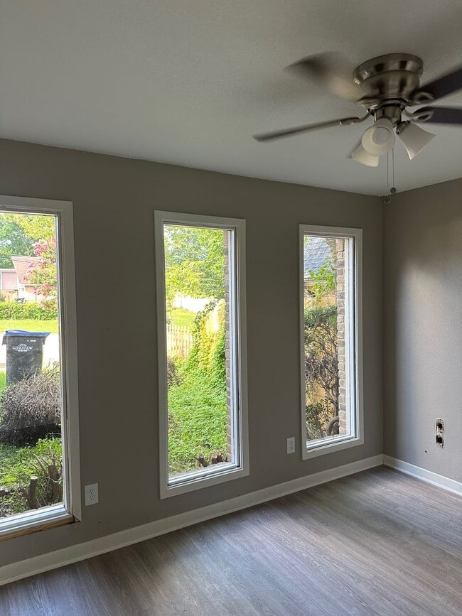 Photo - 4/2.5/2 PTISD FENCED YARD