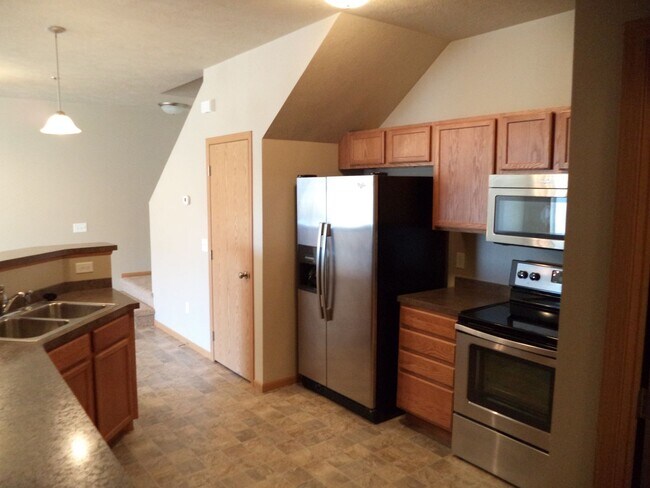 2200-2226 Landmark Circle, 2160-2190 Landmark Circle