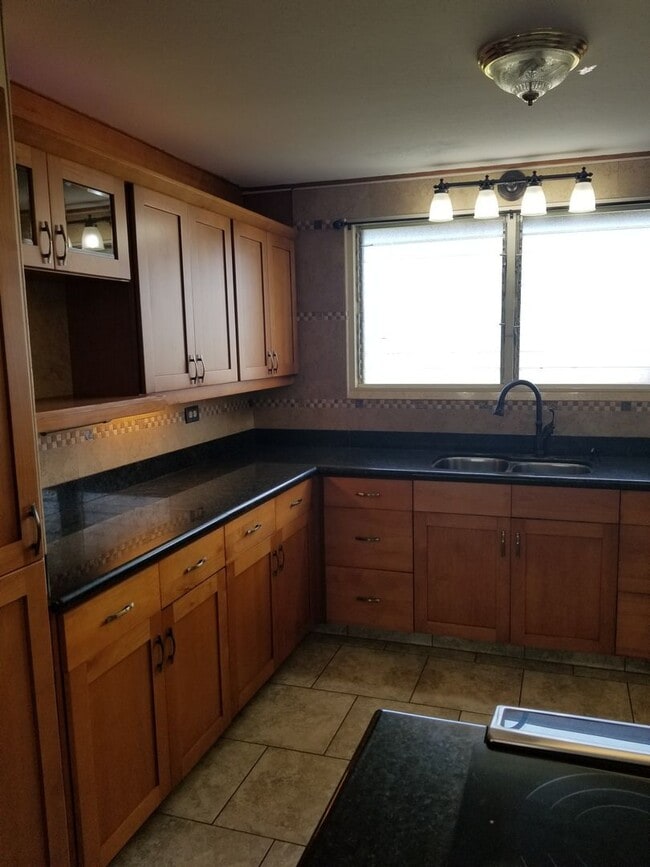 Building Photo - 54 Kumano Dr Unit 54 Kumano Drive Main: 3bd/1ba