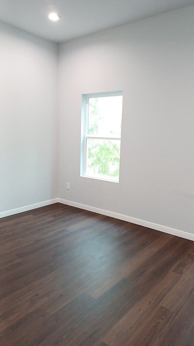 Photo - 18827 Luminescent Ln