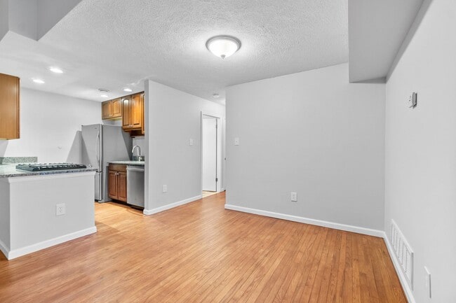 Photo - Open Concept and Renovated Top Level Condo. Close to BWI, Ft. Meade & NSA