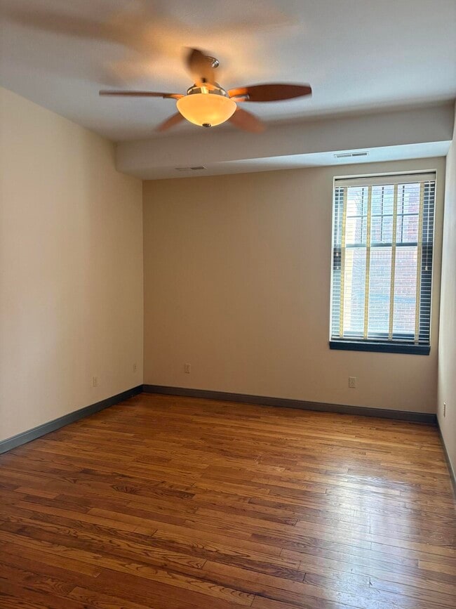 Photo - 1106 E Broadway