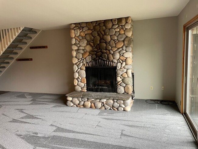 Photo - 552 Christie Dr