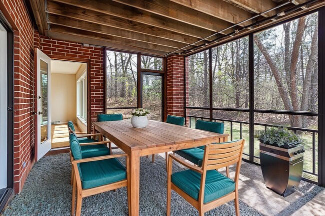 Screen porch