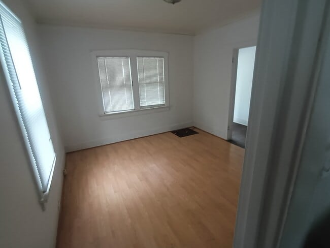 Photo - 2010 N Ellis St