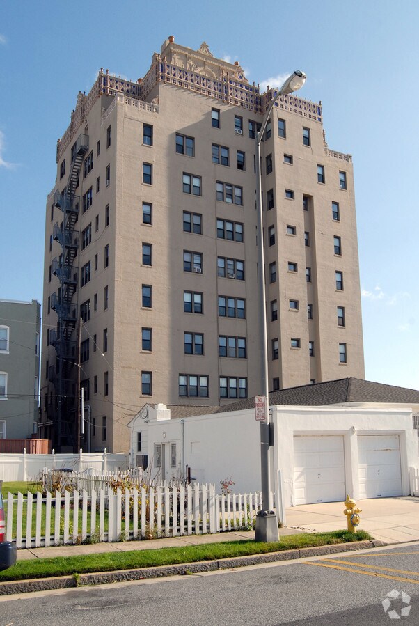 Photo - Riviera Apartments