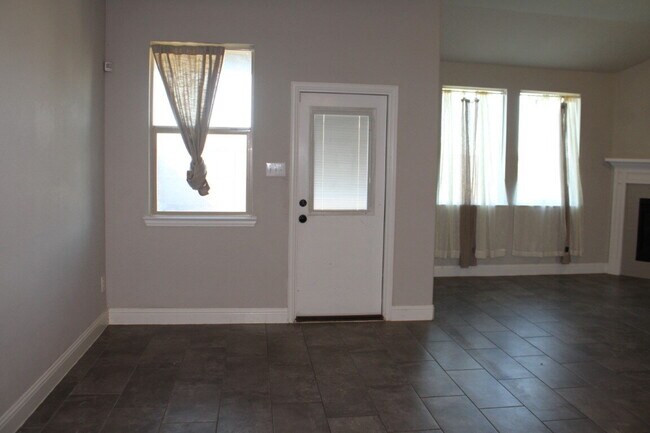 Photo - 1995 Ocelot St