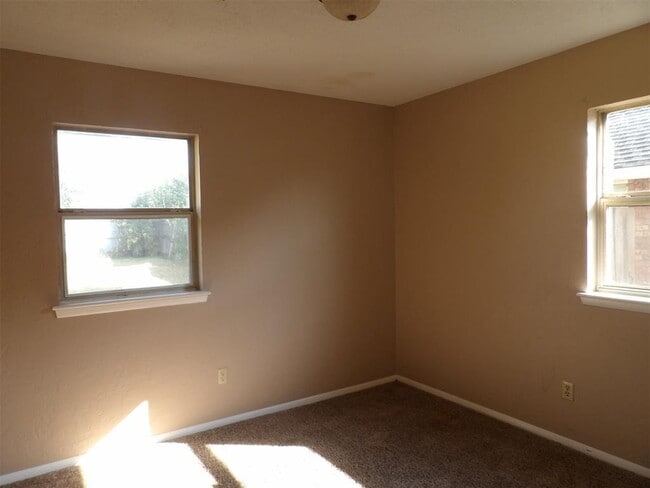 Photo - 637 NW 21st St