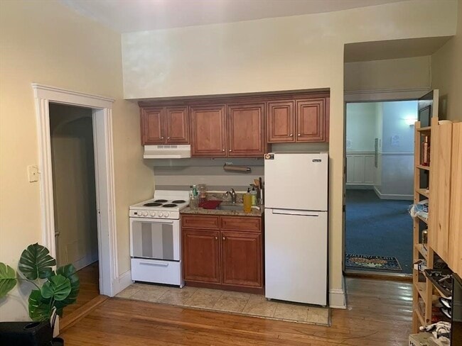 Building Photo - 70 Strathmore Rd Unit 1A Rental