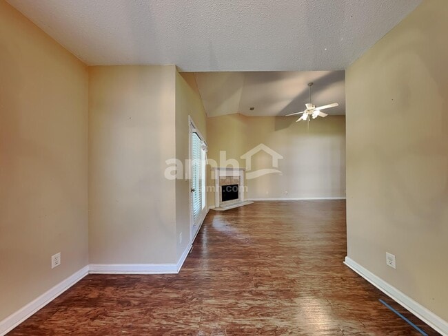 Photo - 263 Silver Brook Cir