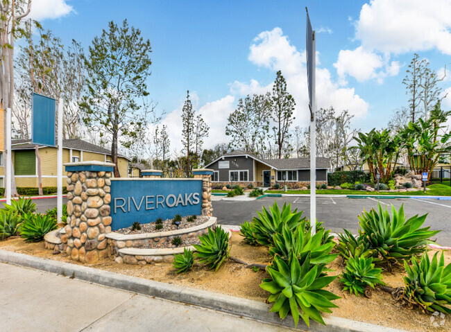 River Oaks - River Oaks Rental