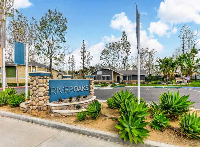 River Oaks - River Oaks Apartments