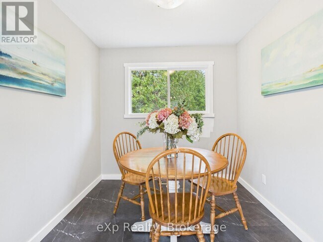 Photo - 568 McNabb St