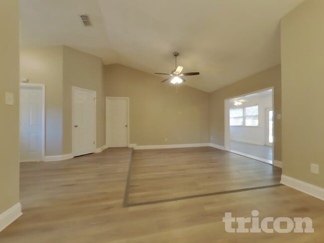 Photo - 2942 Mallorn Way