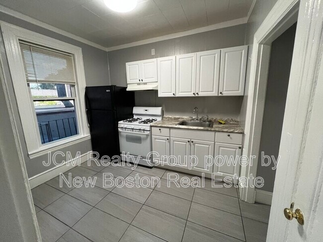 Building Photo - 64 Hollis St Unit 13