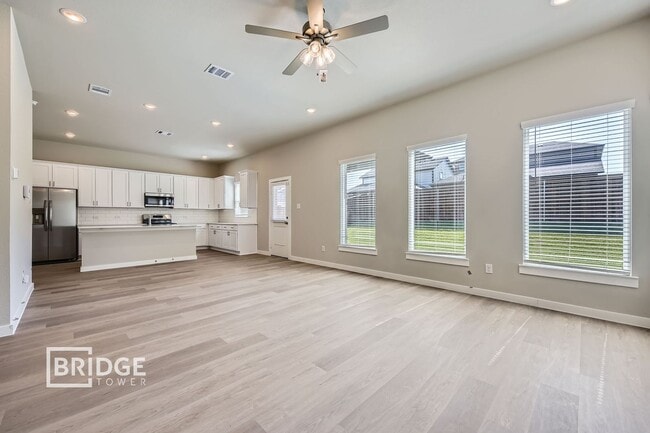 933 Jacquelyne Dr