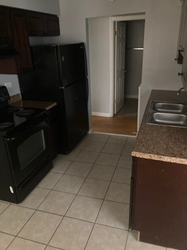 Building Photo - 8021 S Ellis Ave Unit 1E