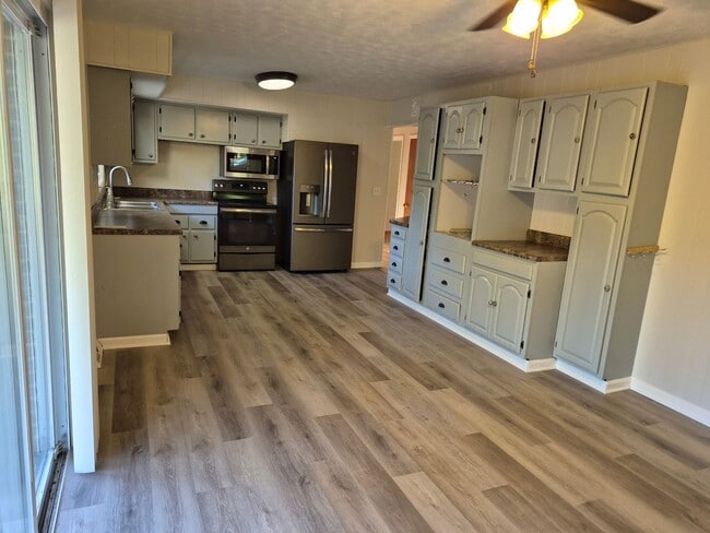 Photo - 3 or 4 Bedroom / 2 Bath Home   Kingsport TN