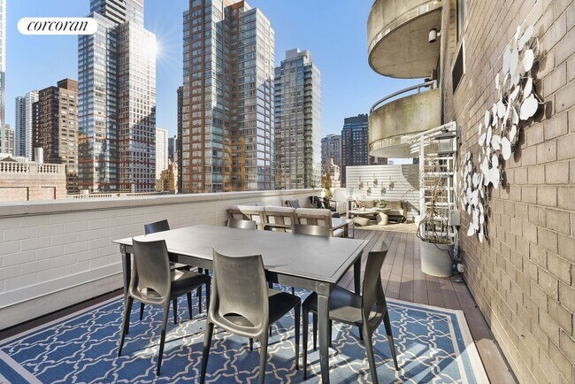 Photo - 224 E 52nd St