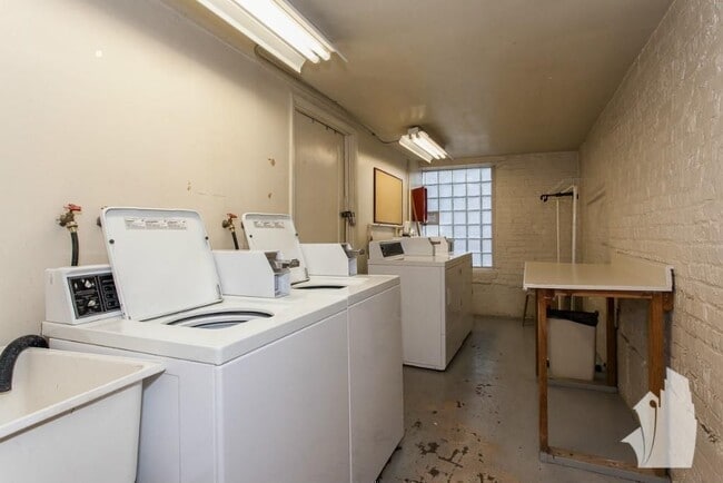 Photo - 1050 W George St Unit 305