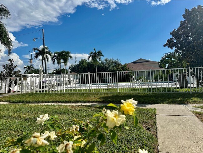 Building Photo - 4802 Tudor Dr Unit 102