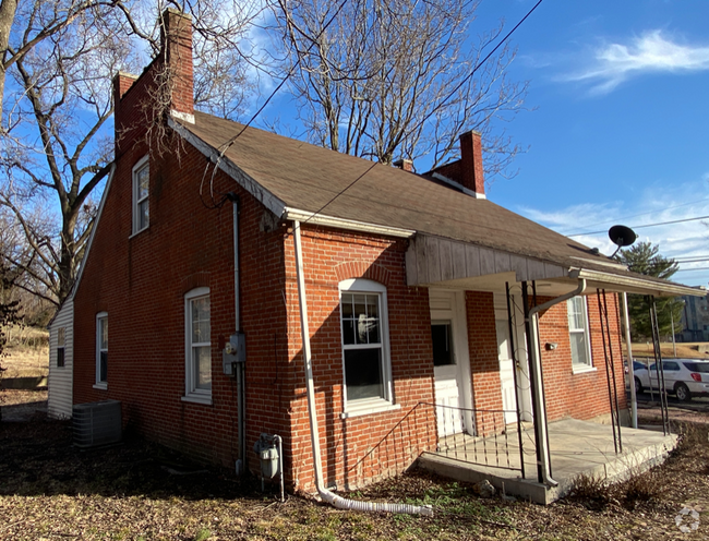 Building Photo - 615 Oak St Rental