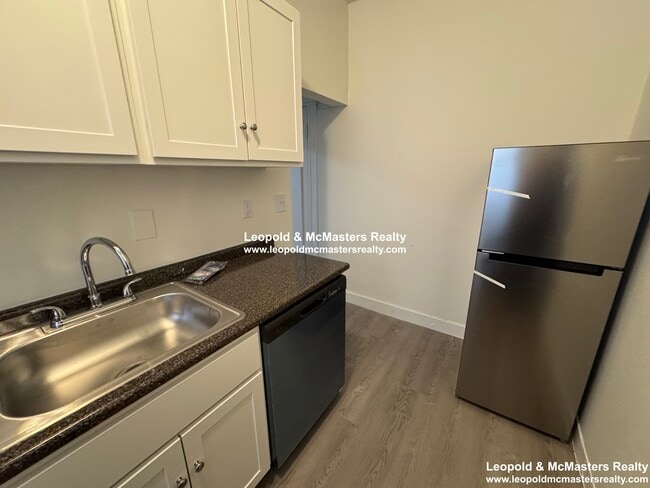 Photo - 68 Woodstock Ave