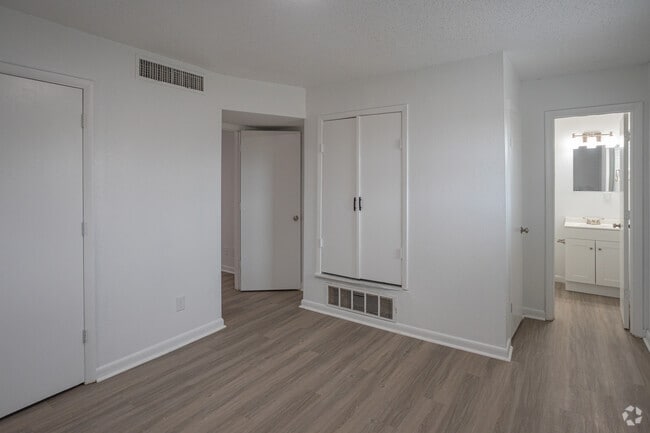 1BR, 1BA - 750SF
