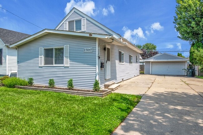 Building Photo - 4 bedrooms $2150 Rental