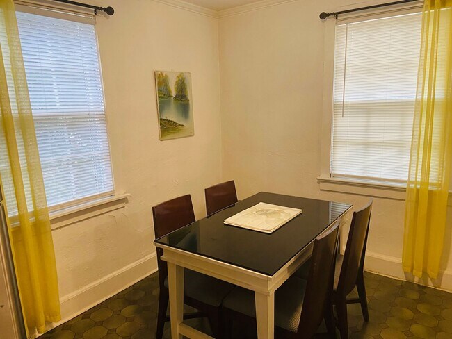 Photo - 2 Bedroom/1 Bath  - $875/Mo